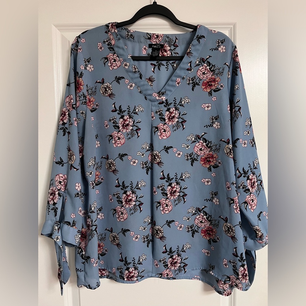 rue21 Floral Blue V-Neck Top